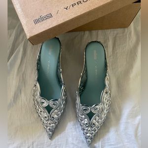 Silver and blue pointed mule